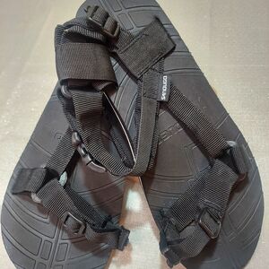 Sandugo Black Men's Sandals with Adjustable Strap